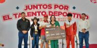 Carmen Lilia entrega becas deportivas a 300 atletas