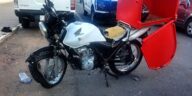 Motociclista choca contra auto tras vuelta imprudente en Nuevo Laredo