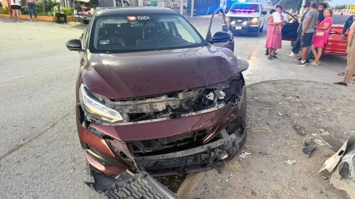 Choque entre vehículos de DiDi deja daños en Los Fresnos