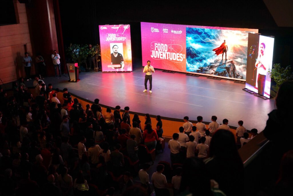 Encabeza alcaldesa Carmen Lilia Canturosas ‘Foro Juventudes’ ante más de mil 200 estudiantes