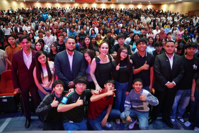 Encabeza alcaldesa Carmen Lilia Canturosas ‘Foro Juventudes’ ante más de mil 200 estudiantes