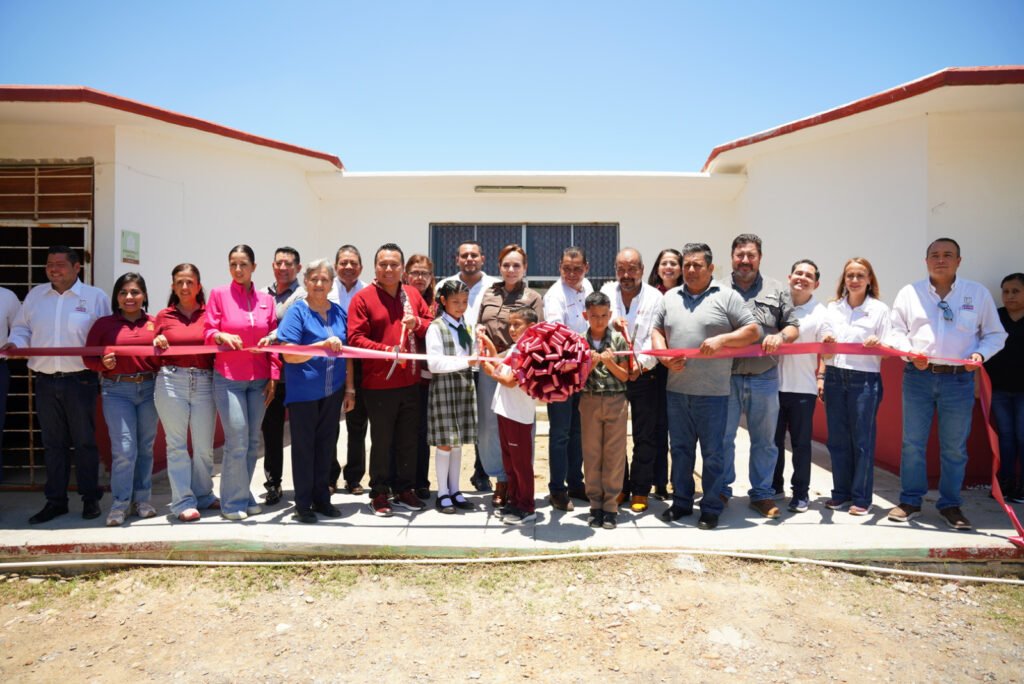 Más de 500 estudiantes de la primaria Amalia Hernández Navarro se benefician con nuevas obras educativas entregadas por el Gobierno Municipal.