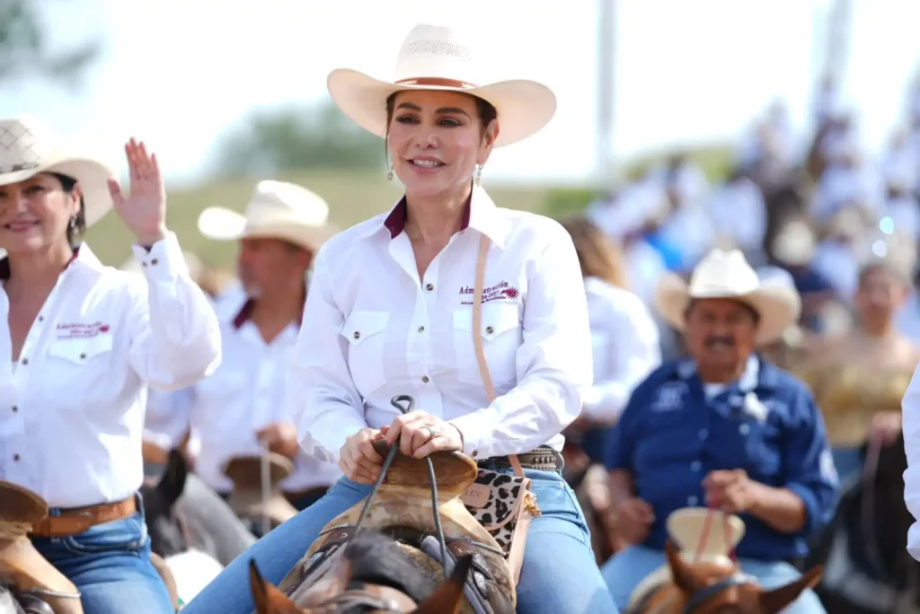 Fortalece Carmen Lilia Canturosas lazos de hermandad con Nueva Ciudad Guerrero; se une a tradicional Cabalgata de San Juan