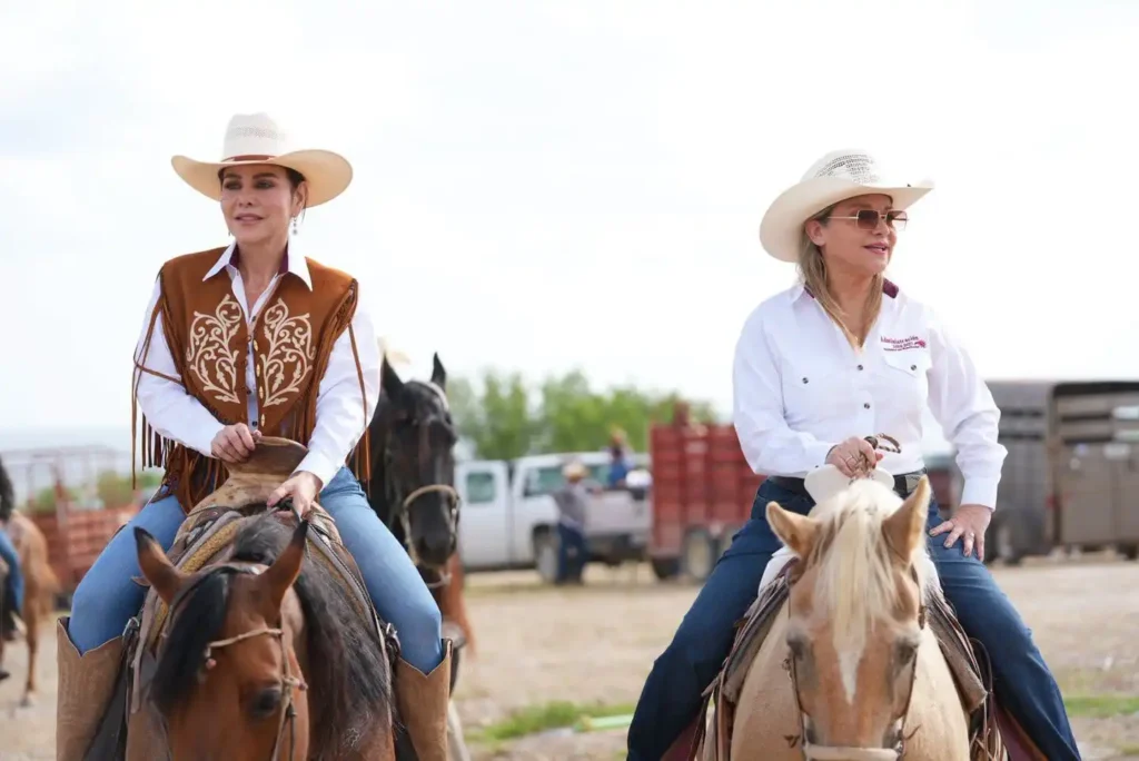 Fortalece Carmen Lilia Canturosas lazos de hermandad con Nueva Ciudad Guerrero; se une a tradicional Cabalgata de San Juan