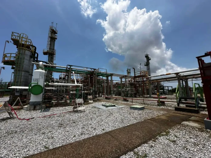 Rayo cae en la Refinería Madero y activa protocolos de emergencia