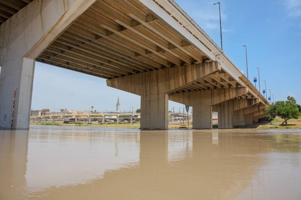 Supervisa Carmen Lilia Canturosas creciente del río Bravo y despliega operativo de Protección Civil