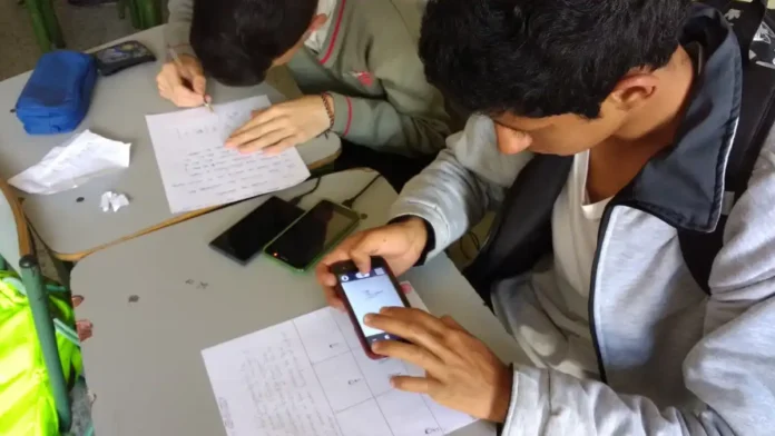 UNPF respalda regular el uso de celulares en las escuelas