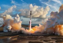 Starship de SpaceX alcanza por primera vez la órbita pese a una falla de motor