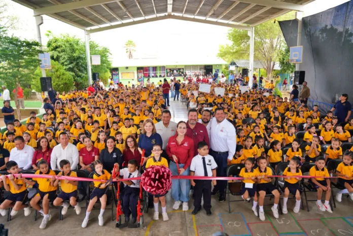 Carmen Lilia Canturosas entrega tres obras educativas en Nuevo Laredo
