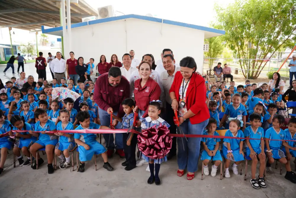 Carmen Lilia Canturosas entrega tres obras educativas en Nuevo Laredo