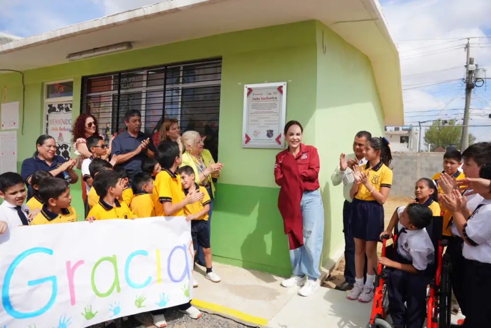 Carmen Lilia Canturosas entrega tres obras educativas en Nuevo Laredo