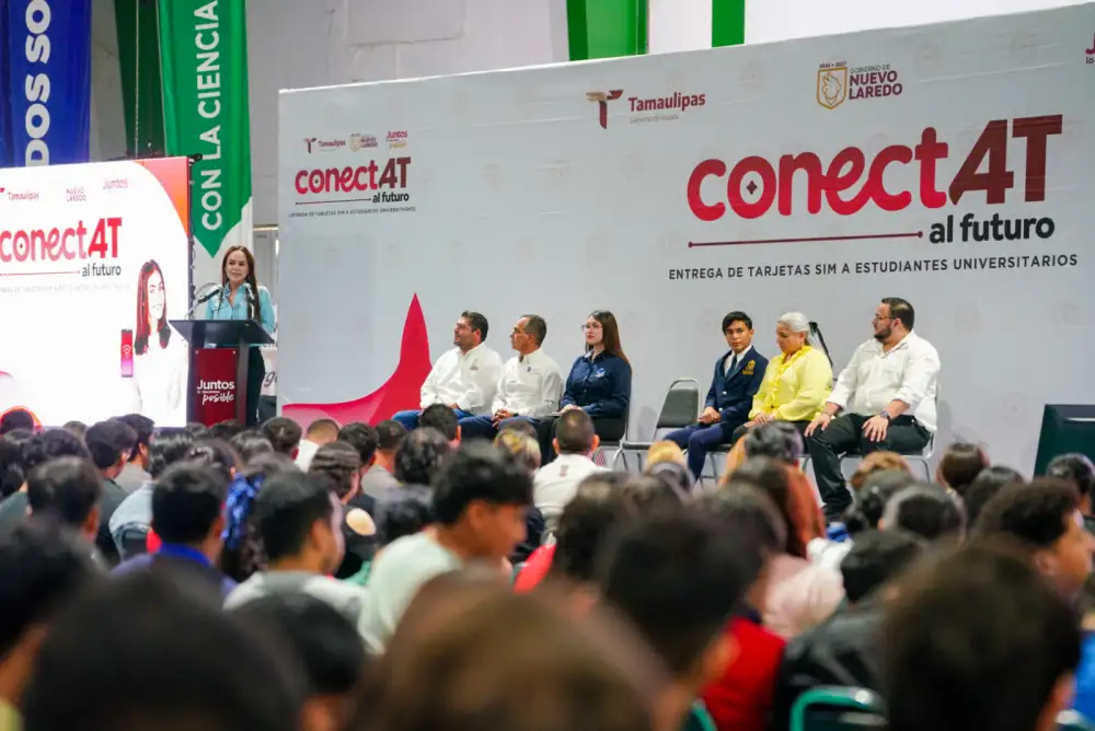 Carmen Lilia Canturosas lleva ConectaT al Futuro al TEC y Normal Cuauhtémoc