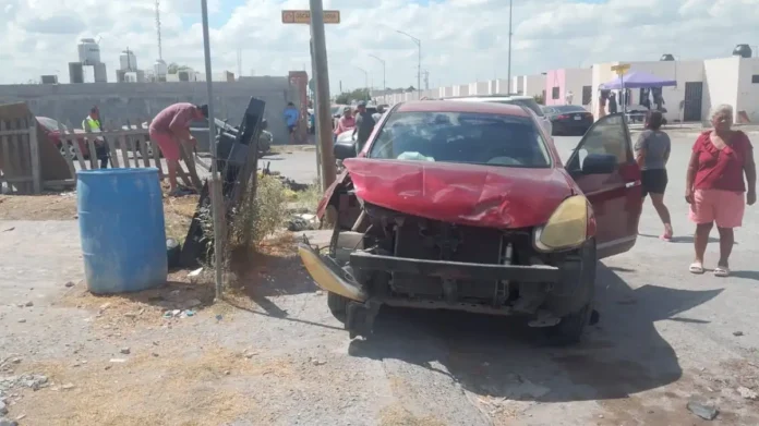 Accidente en Nuevo Laredo deja dos jóvenes en motocicleta heridos