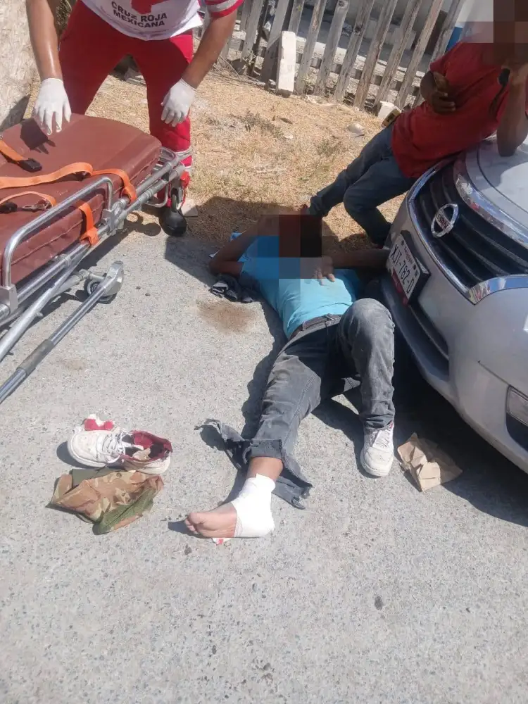Accidente en Nuevo Laredo deja dos jóvenes en motocicleta heridos