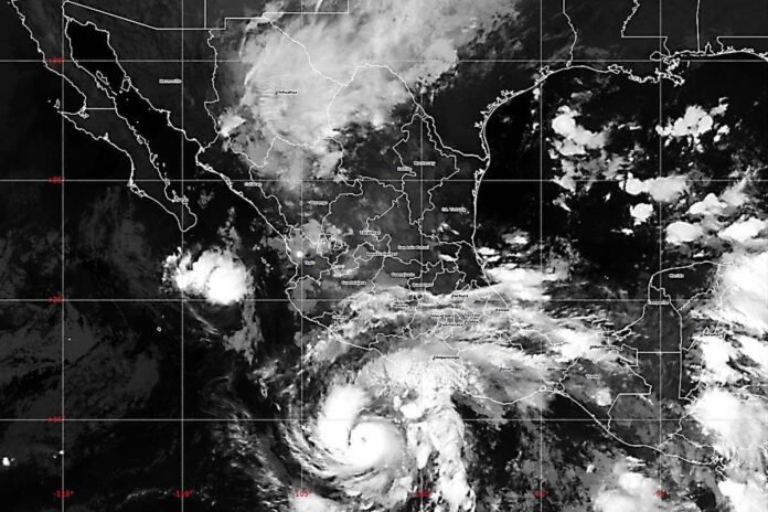 Huracán Trudy se fortalece y pone en alerta al Pacífico mexicano