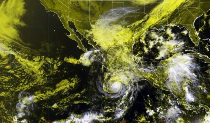 Huracán Trudy pierde fuerza pero mantiene lluvias intensas en México
