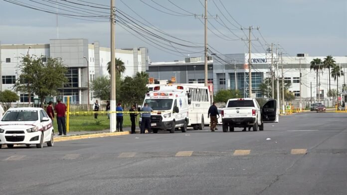 Fallece chofer mientras conducía transporte de personal