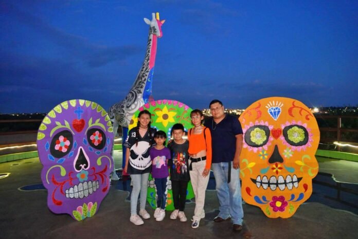 Llenan familias el Zoológico de Nuevo Laredo con una noche de tradición y diversión por el Día de Muertos